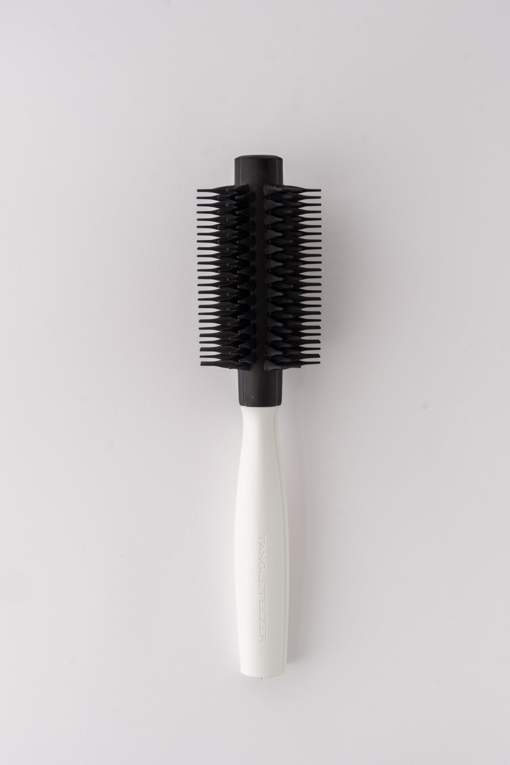 everglow-3 TANGLE TEEZER Расческа для укладки феном маленькая черная Blow-Styling Round Tool Small — изображение 1