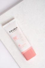 FRUDIA Солнцезащитный крем-праймер с матирующим эффектом SPF50 — изображение 3